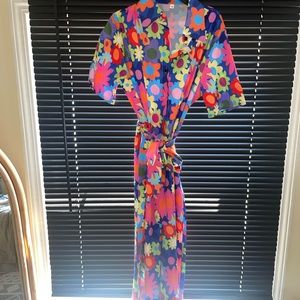 Floral and fun spring/ summer romper. Full length pants and super comfy. Size S.